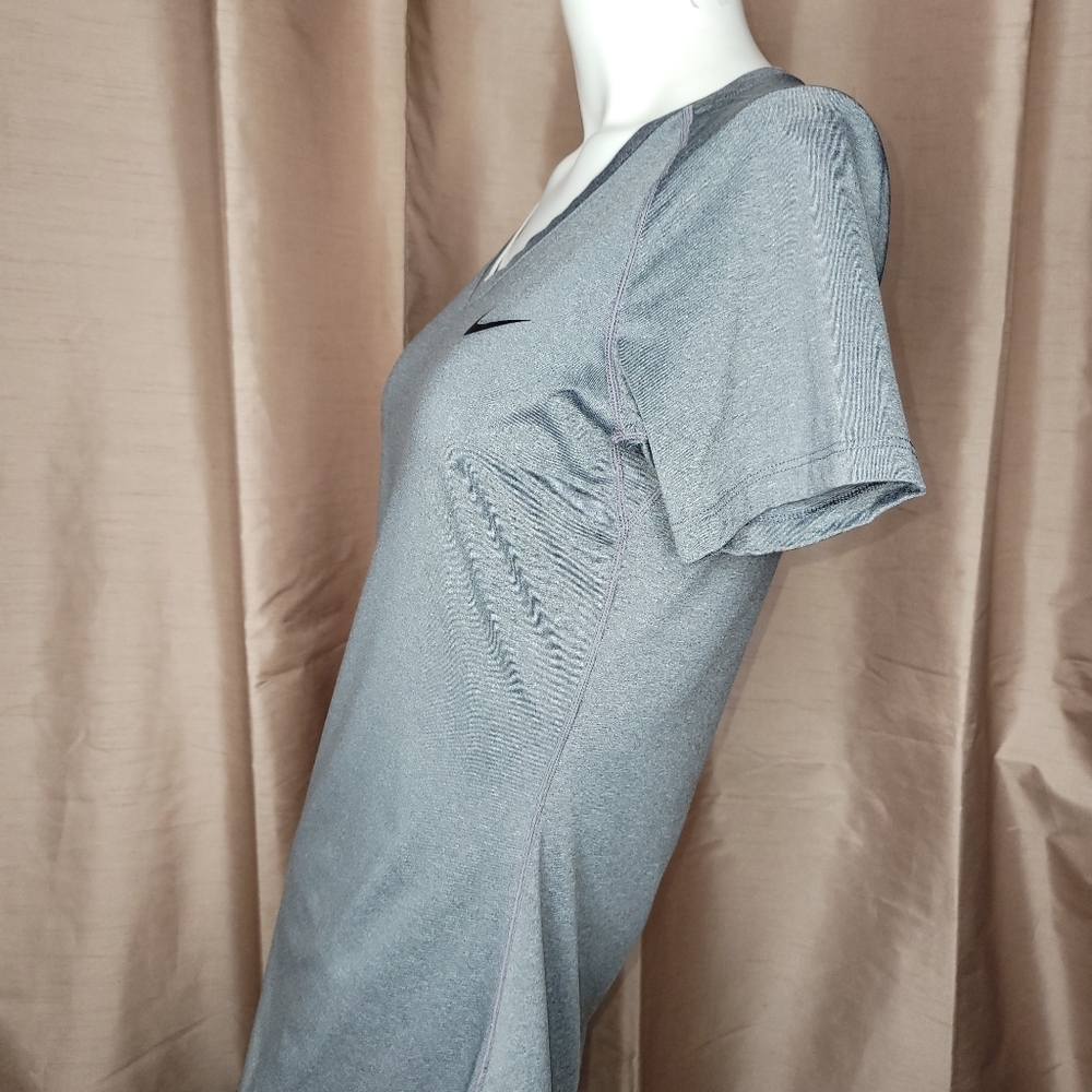 Nike Women's Workout Fitted T-Shirt - Size: Medium- Gray / Black - Picture 5 of 10